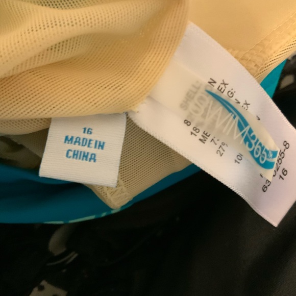 Swimsuit - Picture 7 of 9